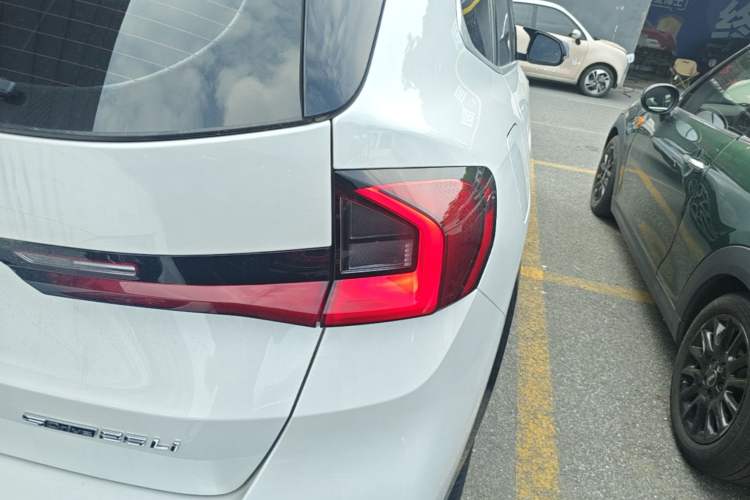 Used BMW X1 2023 sDrive25Li X Design Package Right Rear Taillight