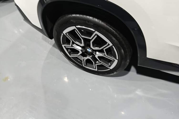 Used BMW X1 2023 sDrive25Li X Design Package Right Rear Wheel Hub