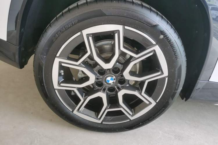 Used BMW X1 2023 sDrive25Li X Design Package Right Rear Wheel Hub