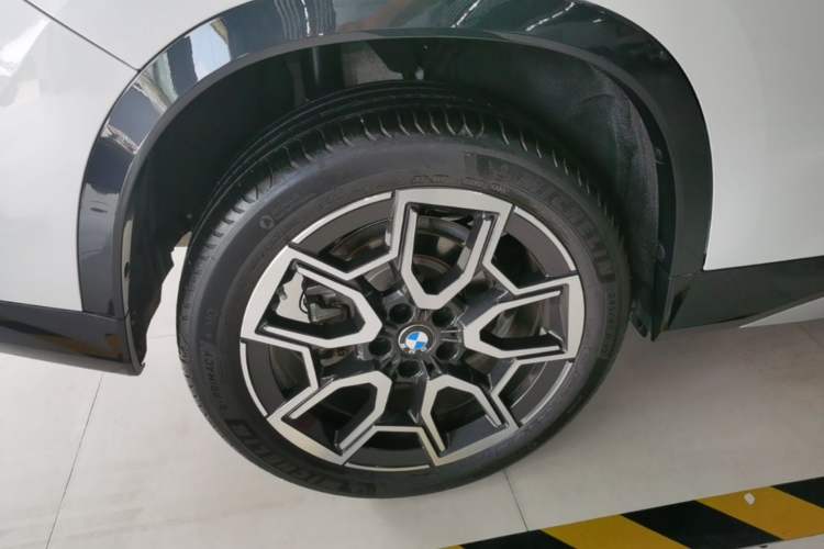 Used BMW X1 2023 sDrive25Li X Design Package Right Rear Wheel Hub