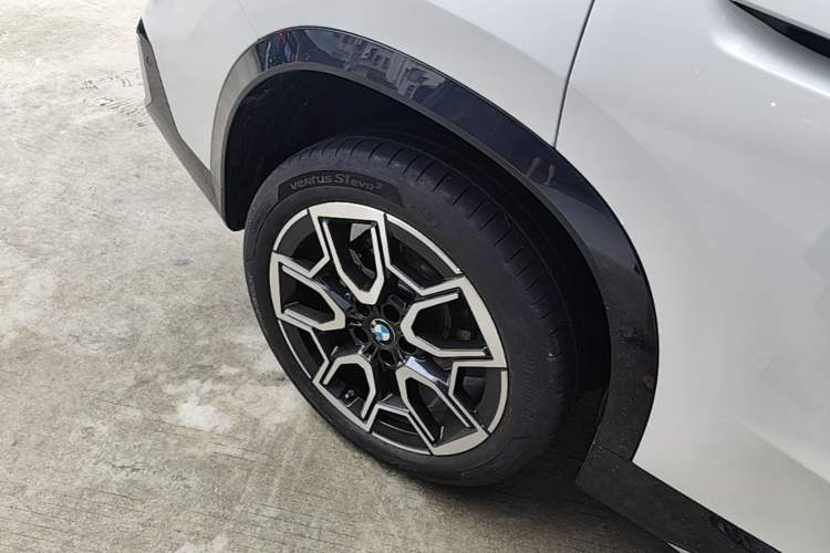 Used BMW X1 2023 sDrive25Li X Design Package Right Rear Wheel Hub