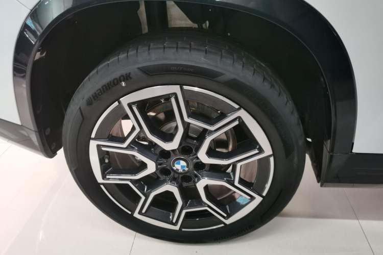 Used BMW X1 2023 sDrive25Li X Design Package Right Rear Wheel Hub