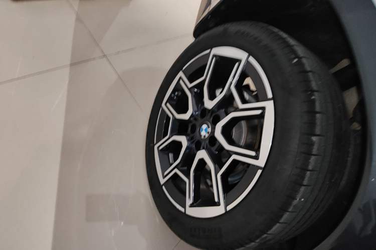 Used BMW X1 2023 sDrive25Li X Design Package Right Rear Wheel Hub