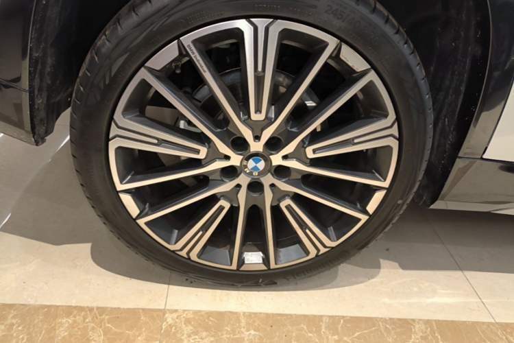 Used BMW X1 2023 xDrive25Li X Design Package Right Rear Wheel Hub
