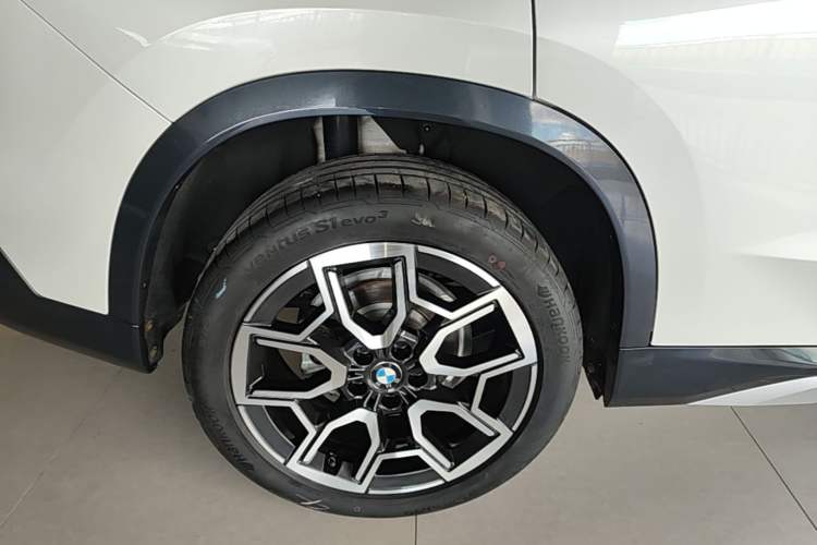 Used BMW X1 2023 sDrive25Li X Design Package Right Rear Wheel Hub