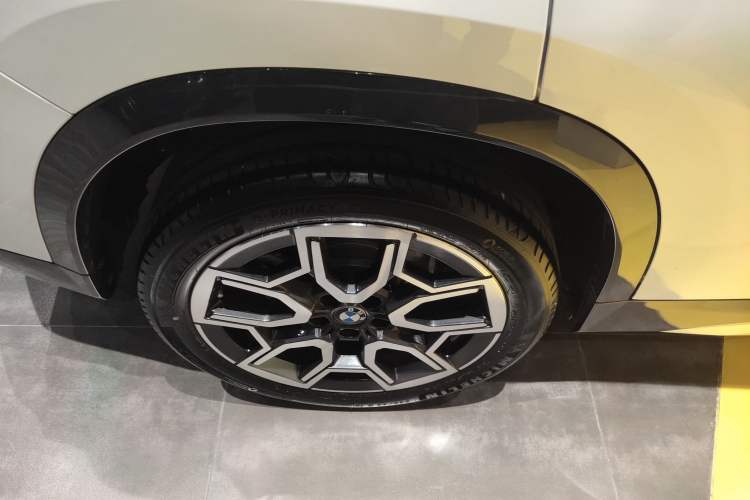 Used BMW X1 2023 sDrive25Li X Design Package Right Rear Wheel Hub