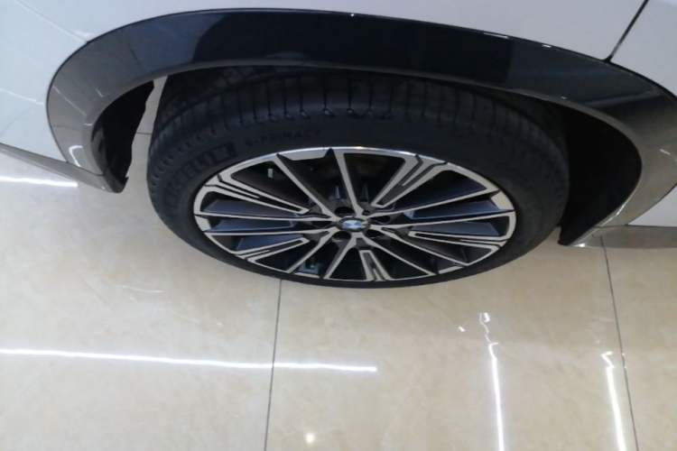 Used BMW X1 2023 xDrive25Li X Design Package Right Rear Wheel Hub