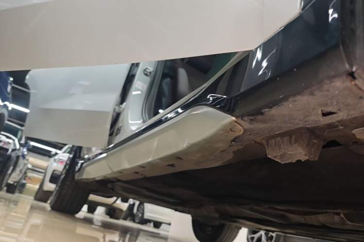 Used BMW X1 2023 sDrive25Li X Design Package Right Side Sill