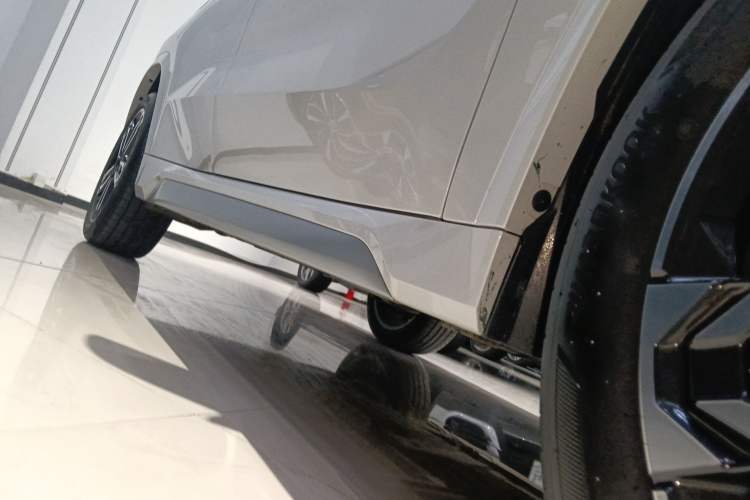 Used BMW X1 2023 sDrive25Li M Sport Package Right Side Sill