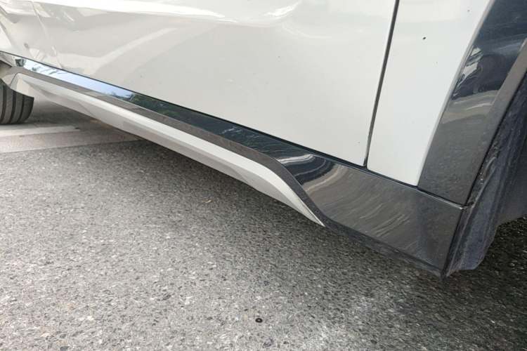 Used BMW X1 2023 sDrive25Li X Design Package Right Side Sill
