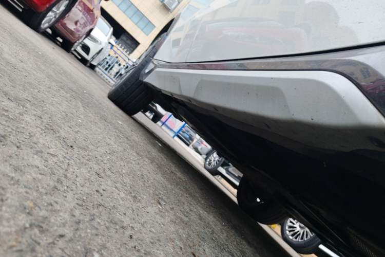 Used BMW X1 2023 xDrive25Li X Design Package Right Side Sill