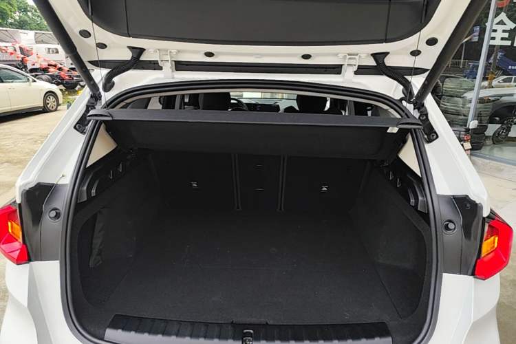 Used BMW X1 2023 sDrive25Li X Design Package Trunk