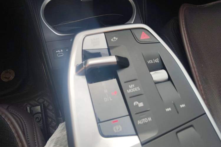 Used BMW X1 2024 sDrive25Li X Design Package Gear Lever