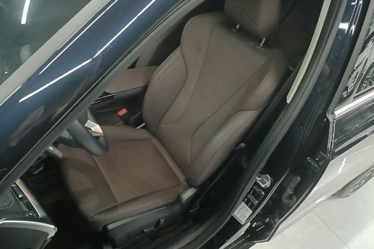 Used BMW X1 2024 sDrive25Li X Design Package Left Front Seat
