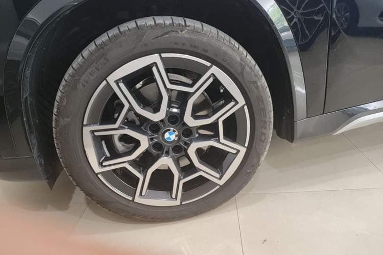 Used BMW X1 2024 sDrive25Li X Design Package Left Front Wheel Hub