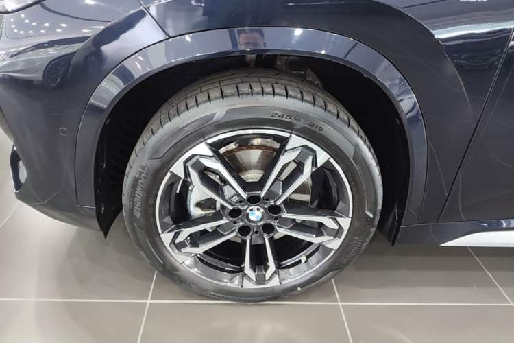 Used BMW X1 2024 sDrive25Li M Sport Package Left Front Wheel Hub
