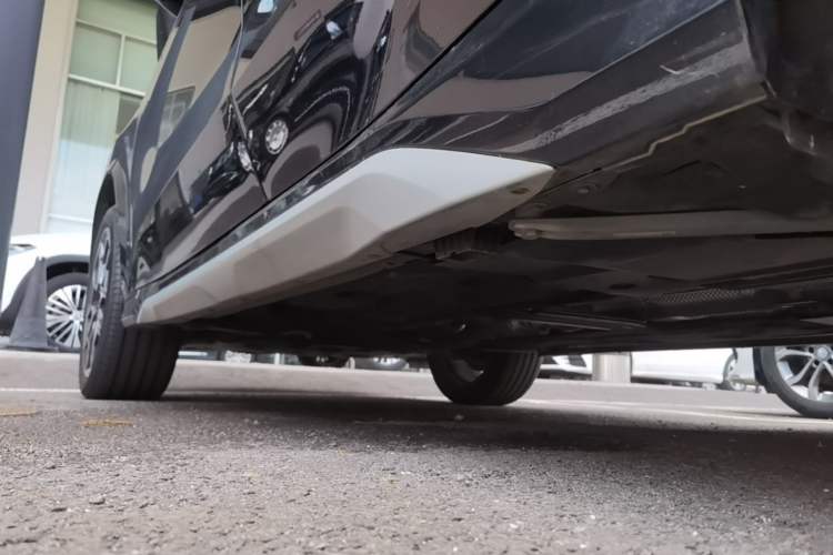 Used BMW X1 2024 sDrive25Li X Design Package Left Side Sill