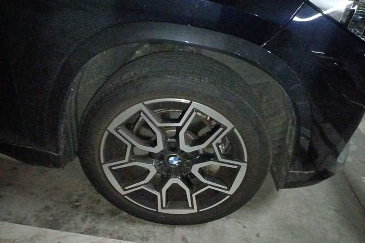 Used BMW X1 2024 sDrive25Li X Design Package Right Front Wheel Hub