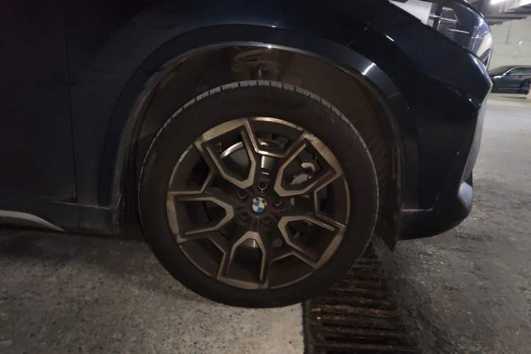Used BMW X1 2024 sDrive25Li X Design Package Right Front Wheel Hub