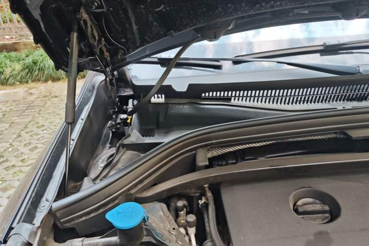 Used BMW X1 2024 sDrive25Li X Design Package Engine Bay Right