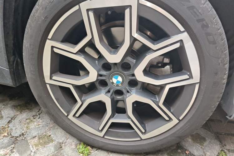 Used BMW X1 2024 sDrive25Li X Design Package Right Front Wheel Hub