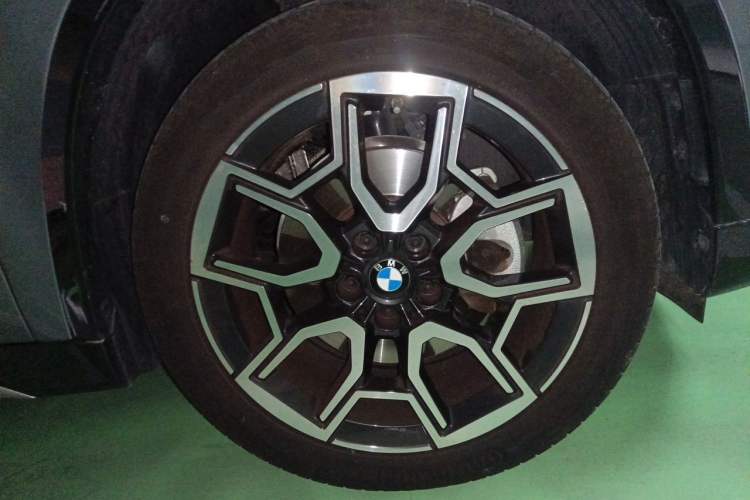 Used BMW X1 2024 sDrive25Li X Design Package Right Front Wheel Hub