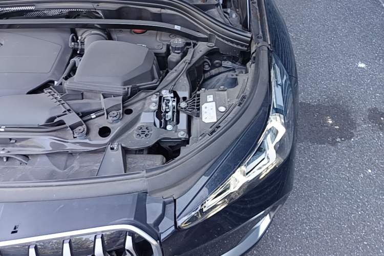 Used BMW X1 2024 sDrive25Li X Design Package Engine Bay Left