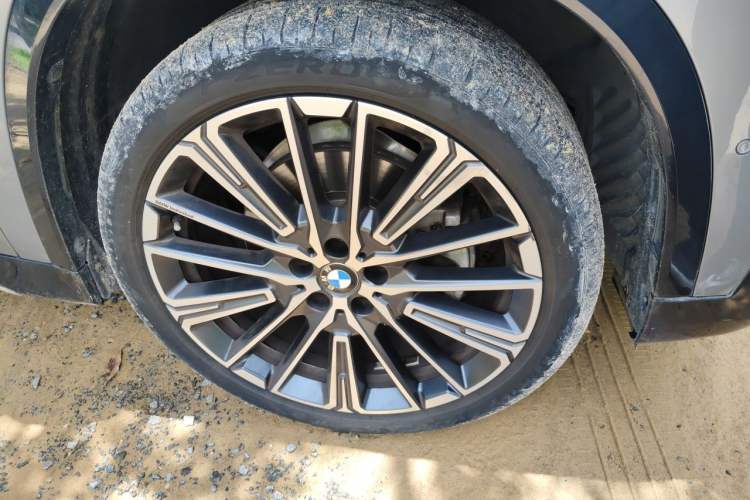Used BMW X1 2024 sDrive25Li X Design Package Right Front Wheel Hub