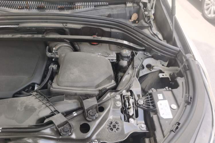 Used BMW X1 2024 sDrive25Li X Design Package Engine Bay Left