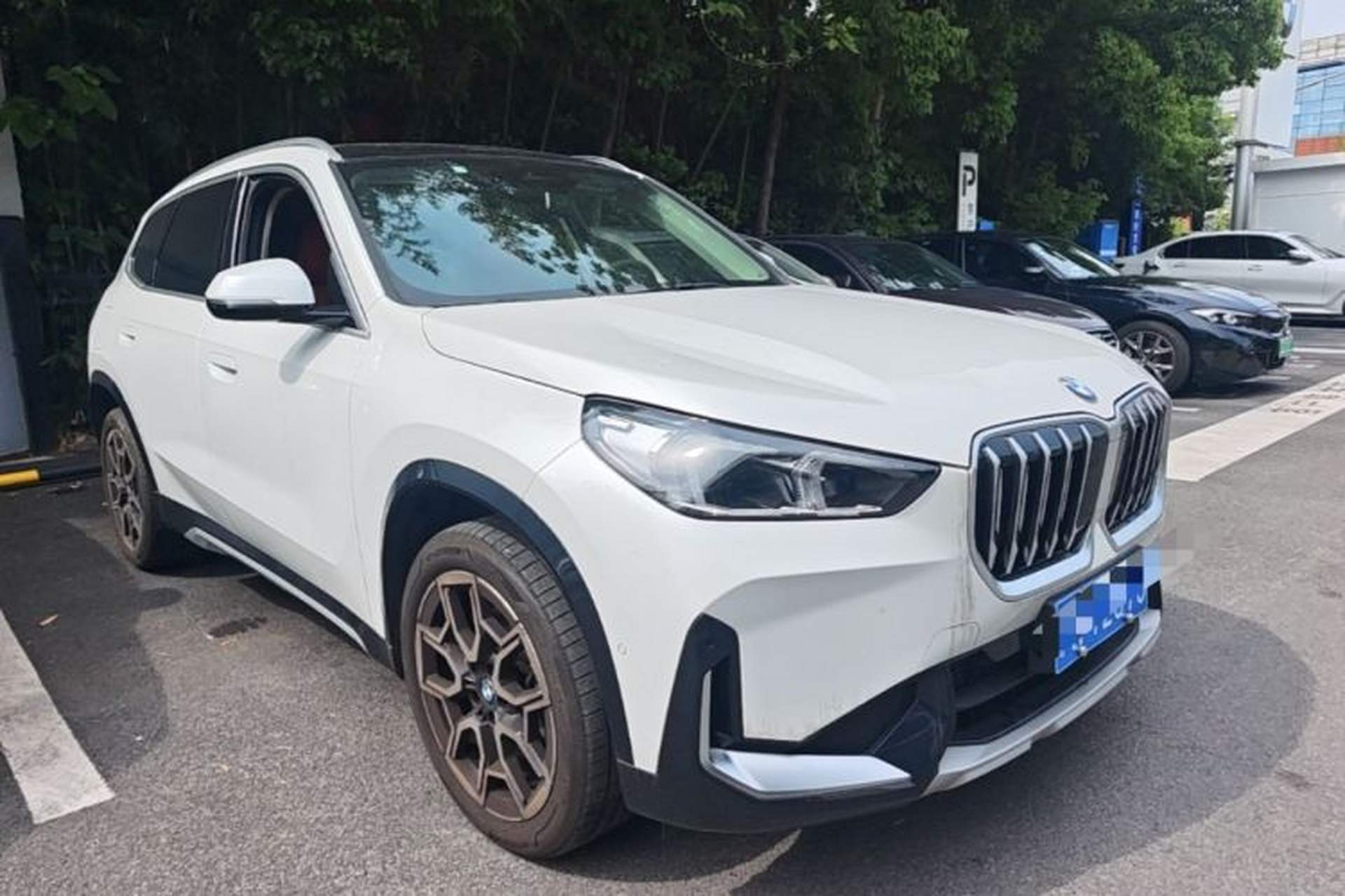 Used BMW X1 2024 sDrive25Li X Design Package Front Right 45 Deg