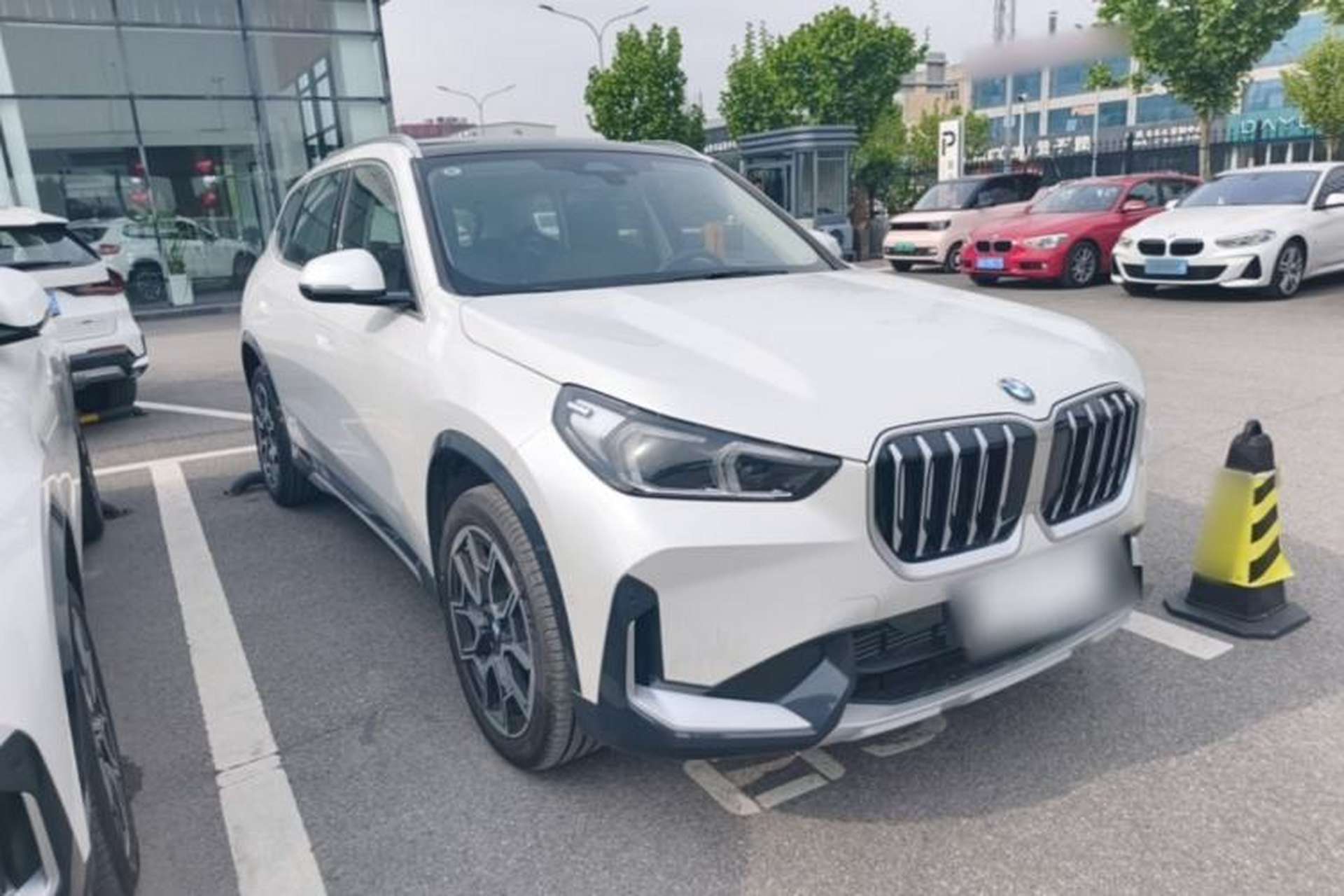 Used BMW X1 2024 sDrive25Li X Design Package Front Right 45 Deg