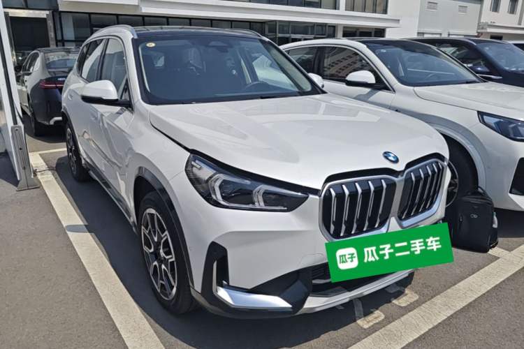 Used BMW X1 2024 sDrive25Li X Design Package Front Right 45 Deg