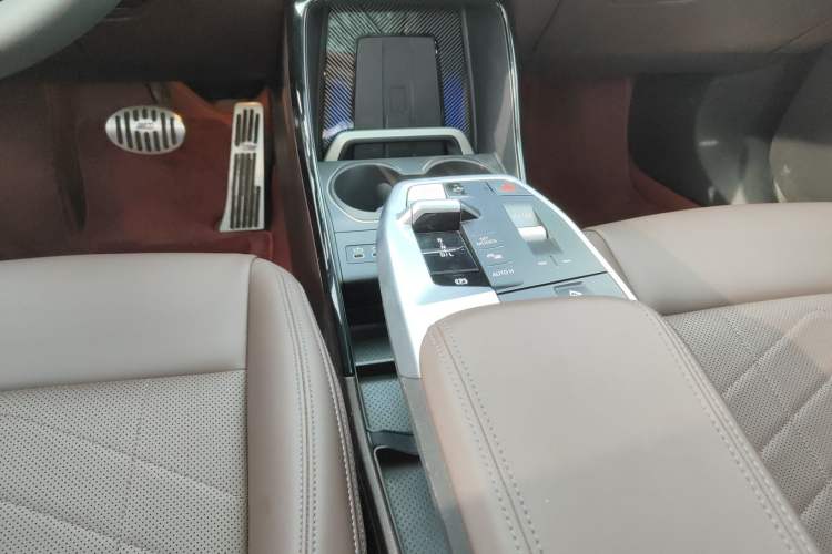 Used BMW X1 2024 sDrive25Li X Design Package Gear Lever