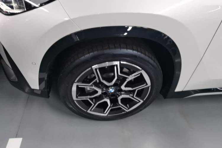 Used BMW X1 2024 sDrive25Li X Design Package Left Front Wheel Hub