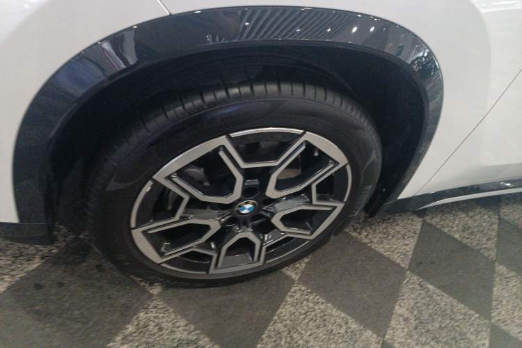 Used BMW X1 2024 sDrive25Li X Design Package Left Front Wheel Hub
