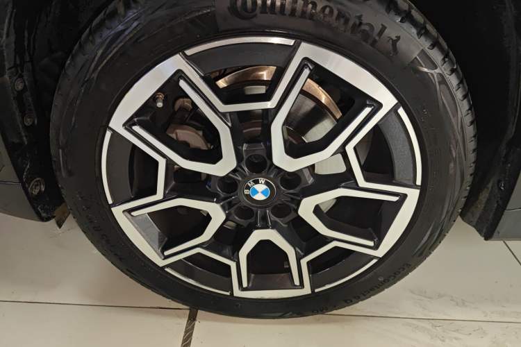 Used BMW X1 2024 sDrive25Li X Design Package Left Front Wheel Hub