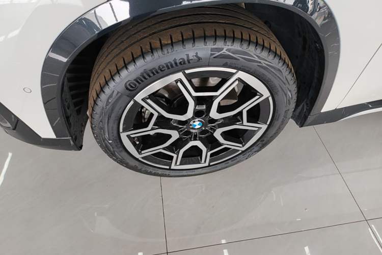 Used BMW X1 2024 sDrive25Li X Design Package Left Front Wheel Hub