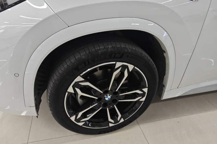 Used BMW X1 2024 sDrive25Li M Sport Package Left Front Wheel Hub