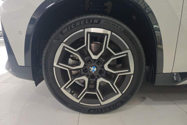 Used BMW X1 2024 sDrive25Li X Design Package Left Front Wheel Hub