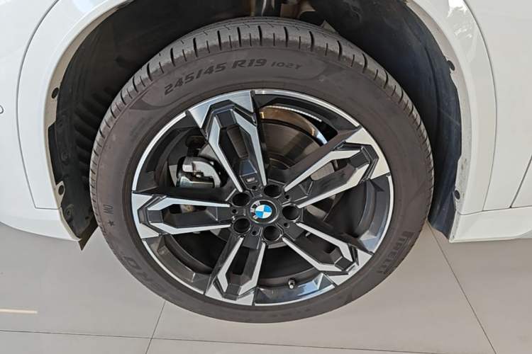 Used BMW X1 2024 sDrive25Li M Sport Package Left Front Wheel Hub