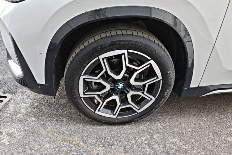 Used BMW X1 2024 sDrive25Li X Design Package Left Front Wheel Hub