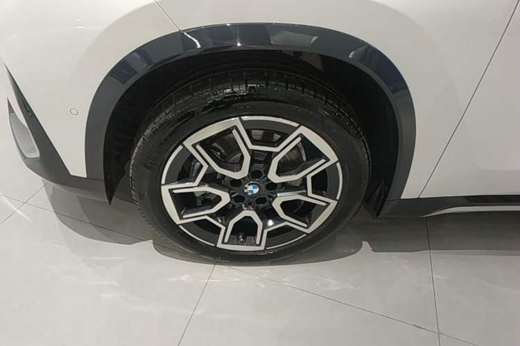 Used BMW X1 2024 sDrive25Li X Design Package Left Front Wheel Hub