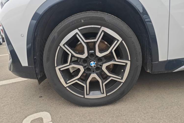 Used BMW X1 2024 sDrive25Li X Design Package Left Front Wheel Hub