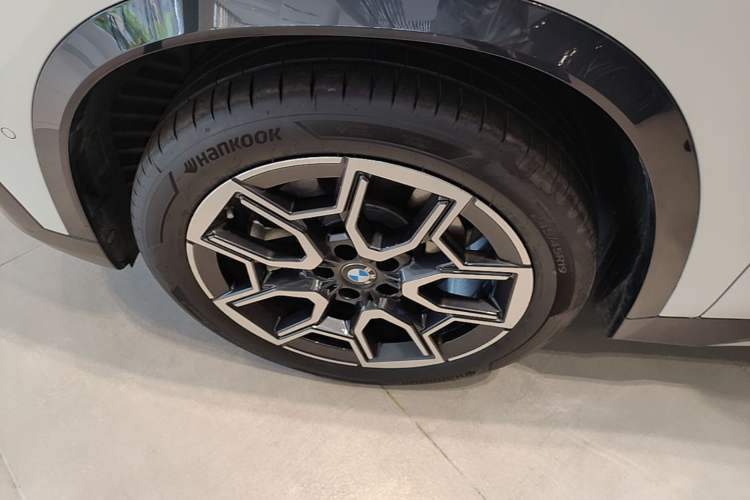 Used BMW X1 2024 sDrive25Li X Design Package Left Front Wheel Hub