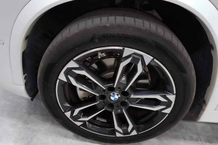Used BMW X1 2024 sDrive25Li M Sport Package Left Front Wheel Hub