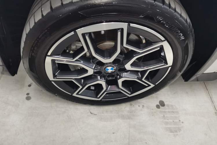 Used BMW X1 2024 sDrive25Li X Design Package Left Front Wheel Hub