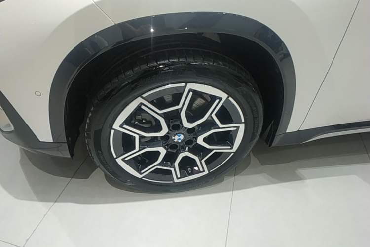 Used BMW X1 2024 sDrive25Li X Design Package Left Front Wheel Hub