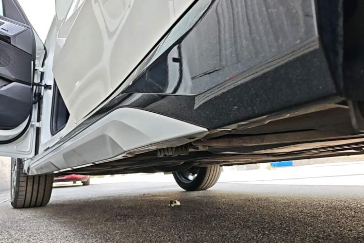Used BMW X1 2024 sDrive25Li X Design Package Left Side Sill