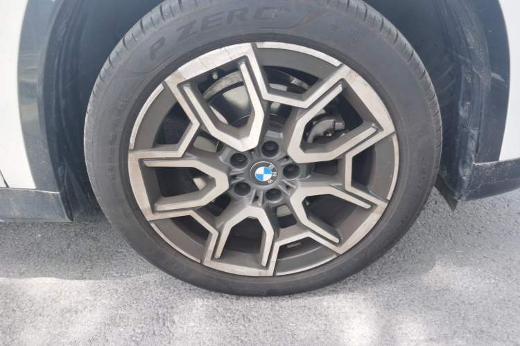 Used BMW X1 2024 sDrive25Li X Design Package Right Front Wheel Hub