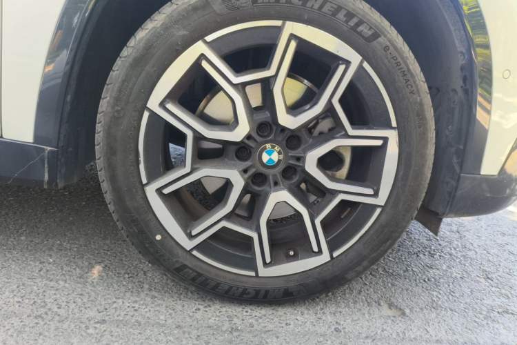 Used BMW X1 2024 sDrive25Li X Design Package Right Front Wheel Hub